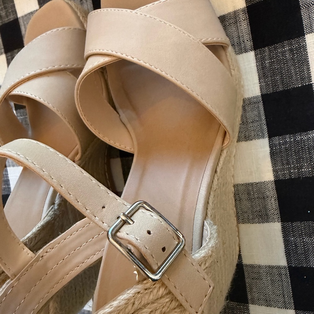 Tan wedge sandals - Picture 5 of 5